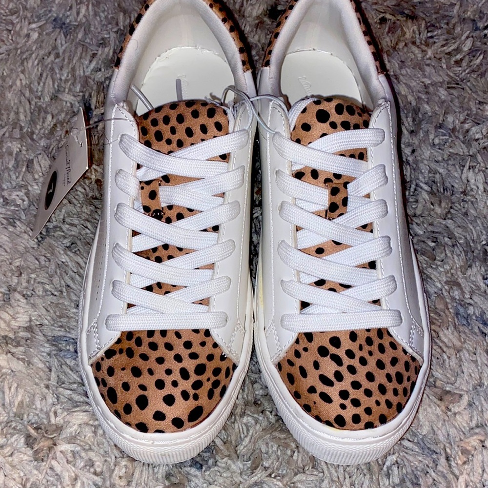 Leopard tennis shoes/ sneakers
